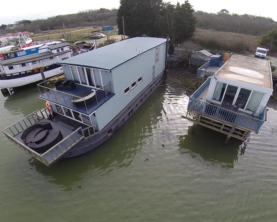 Houseboat Harbourside View Bed & Breakfast Newport  Ngoại thất bức ảnh