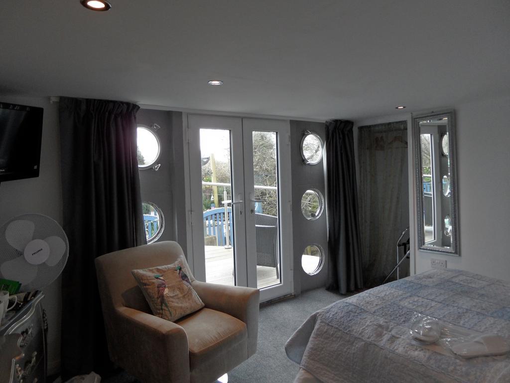 Houseboat Harbourside View Bed & Breakfast Newport  Ngoại thất bức ảnh