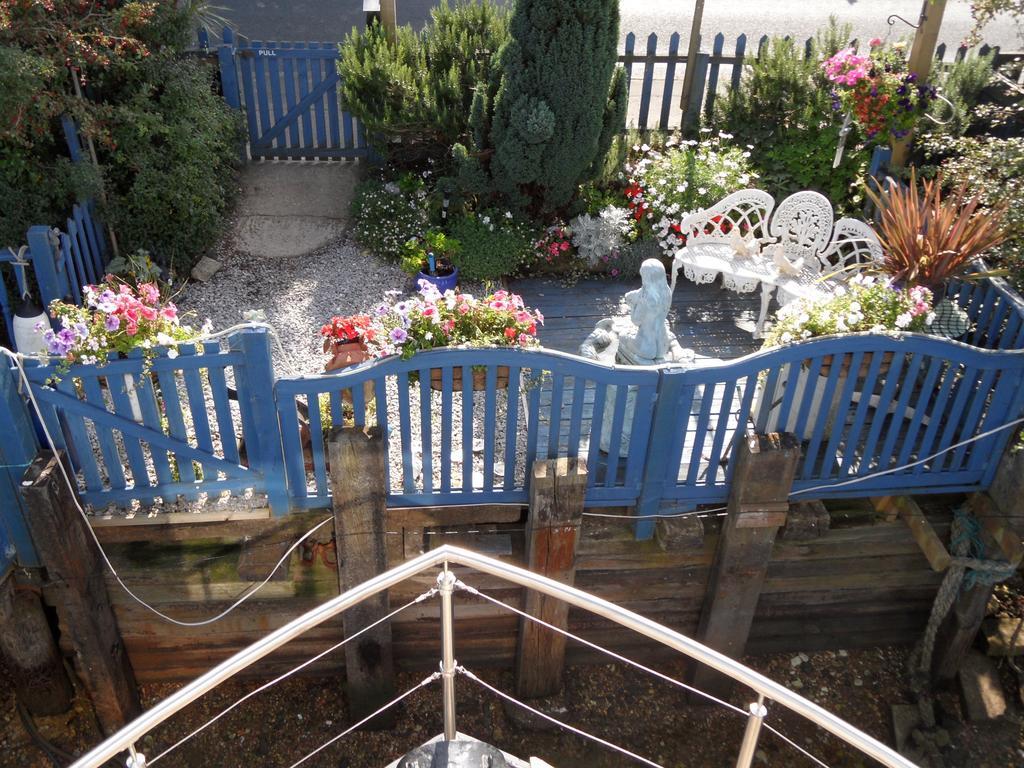Houseboat Harbourside View Bed & Breakfast Newport  Phòng bức ảnh