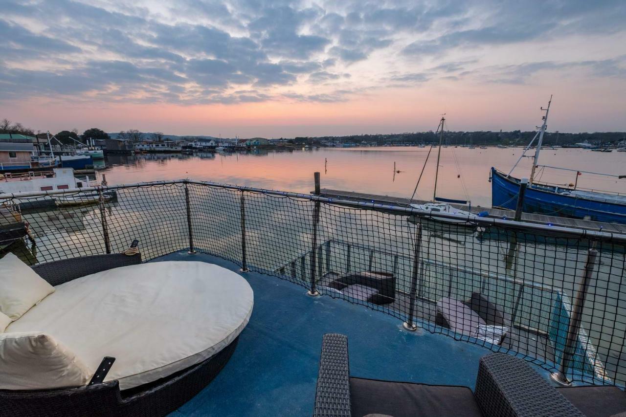Houseboat Harbourside View Bed & Breakfast Newport  Ngoại thất bức ảnh