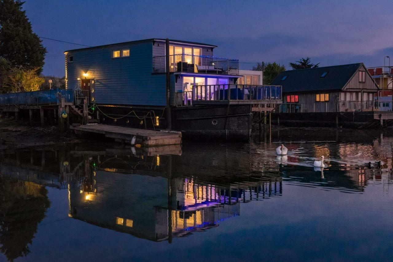 Houseboat Harbourside View Bed & Breakfast Newport  Ngoại thất bức ảnh